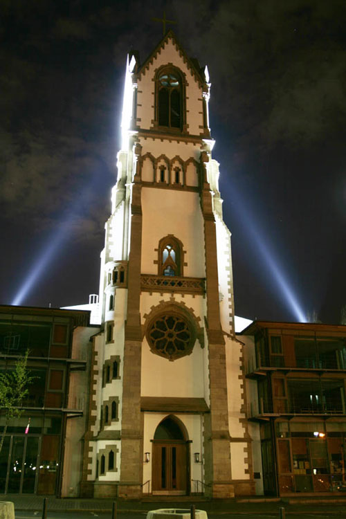 Die Lutherkirche in Frankfurt am Main, erbaut 1893, nach der Zerstörung im 2. Weltkrieg wieder aufgebaut und 1955 eingeweiht.