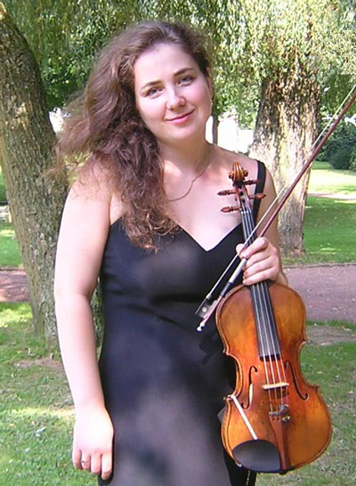 Die russische Geigerin Lisy Shnayder war die Solistin der Uraufführung des Violinkonzerts von Herzogenberg am 1. Mai 2008